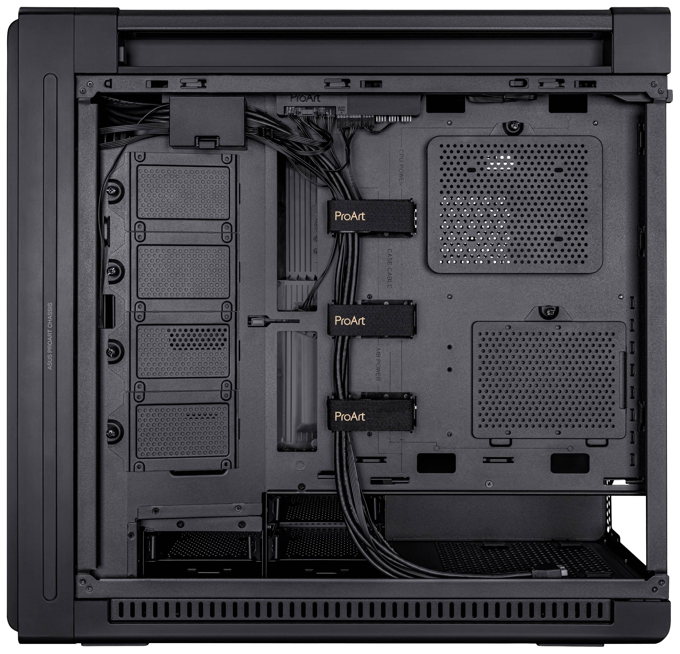 Innenansicht eines leeren schwarzen Computergehäuses, zeigt Kabelmanagement-Schienen, Montageschächte und Lüftungsöffnungen. Markenname 'ProArt' sichtbar.