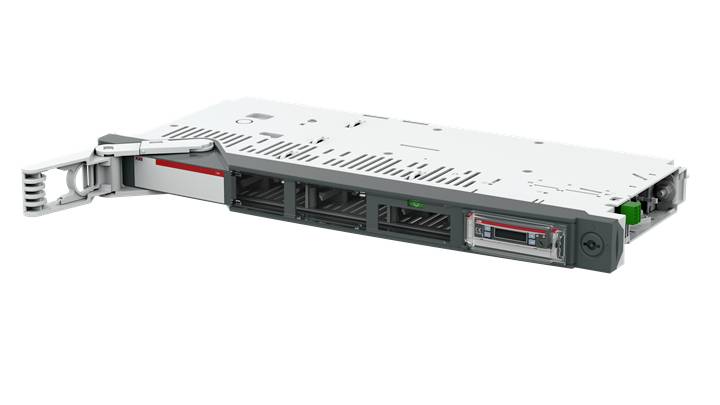 Metallische Hardware-Komponente, rechteckig, mit Lüftungsschlitzen und elektronischen Anschlüssen. Sie ist Teil eines Servers.