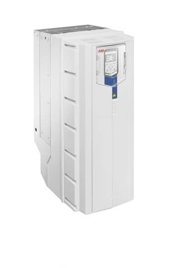 Ein weißer industrieller Schaltschrank mit einem Display und Bedienelementen, verwendet zur Steuerung elektrischer Systeme.