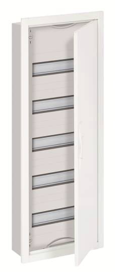 Ein weißer, offener Schaltschrank mit mehreren horizontalen Ablagen, geeignet für die Installation elektrischer Bauteile.