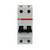 Zweipoliger ABB-Leitungsschutzschalter, weiß, mit schwarzem Hebel in der Mitte, geeignet für elektrische Sicherungen.