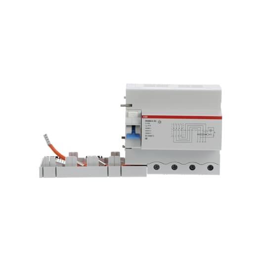 Ein Schutzschalter mit mehreren Anschlüssen und Schaltplan auf der Vorderseite; wird zur Sicherung elektrischer Geräte verwendet.