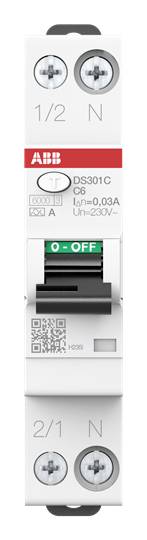 Ein FI-Fehlerstromschutzschalter mit Beschriftungen, grüner 'O'-Aus-Schalter, Markenname 'ABB', zeigt aktuelle elektrische Spezifikationen.
