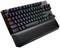 Eine Gaming-Tastatur mit RGB-Hintergrundbeleuchtung und abnehmbarer Handballenauflage, markiert mit einem Logo in der Ecke.