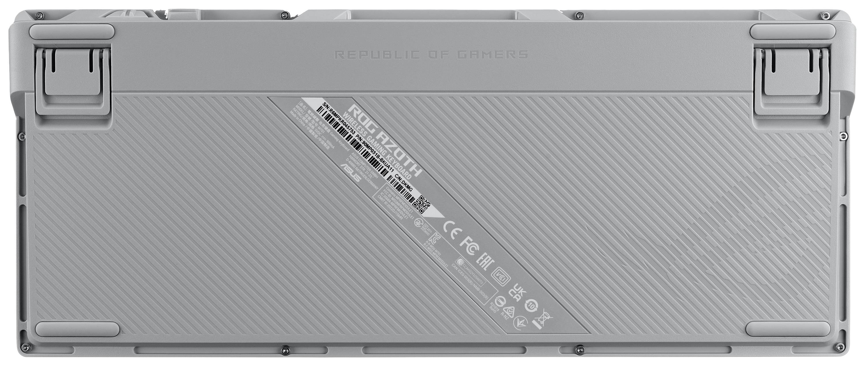 Rückseite einer Tastatur, grau mit gestreiftem Muster und Markenlogo. Nummern und Symbole sind abgebildet.