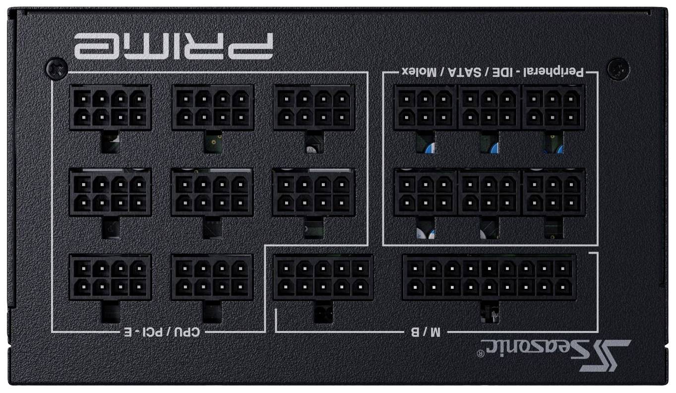 'Rückseite eines PC-Netzteils mit mehreren Anschlüssen für CPU, PCI-E, SATA, IDE und Molex. Markenname am Rand.'