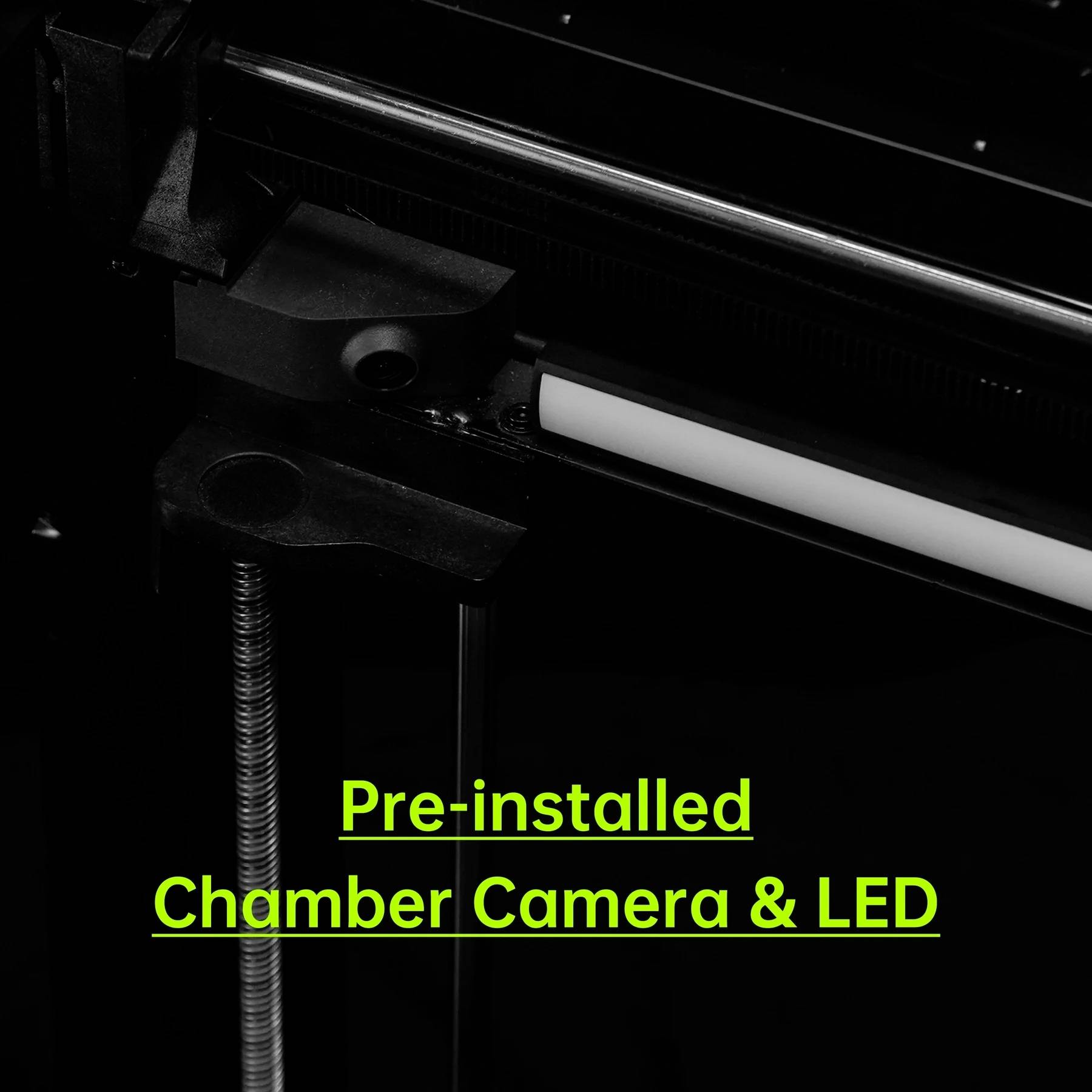 Kamera und LED sind vorinstalliert in einer Kammer; schwarzer Hintergrund mit neonfarbenem Text.