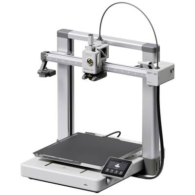 Ein moderner 3D-Drucker mit rechteckiger Basis, vertikalem Rahmen und Druckkopf. Ein Bildschirm zeigt Bedienelemente.