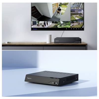 Ein Fernseher zeigt mehrere Ansichten von Sicherheitskameras; darunter steht ein Reolink-Sicherheitssystemgerät auf einem Regal, mit einem zylindrischen Lautsprecher in der Nähe.