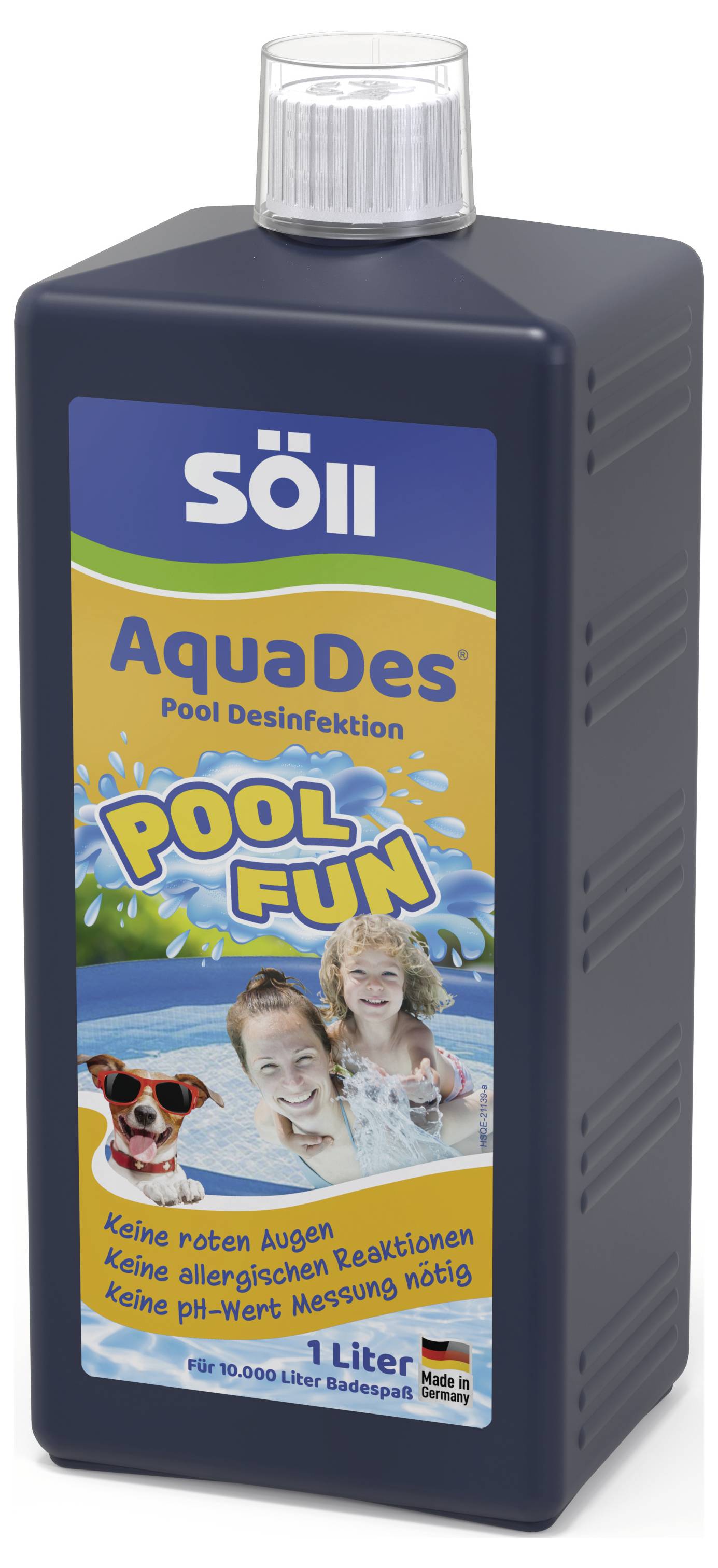Eine Flasche Söll AquaDes Pooldesinfektionsmittel mit einer lächelnden Frau und einem Hund im Pool. Der Text auf dem Etikett betont Spaß und einfache Handhabung.