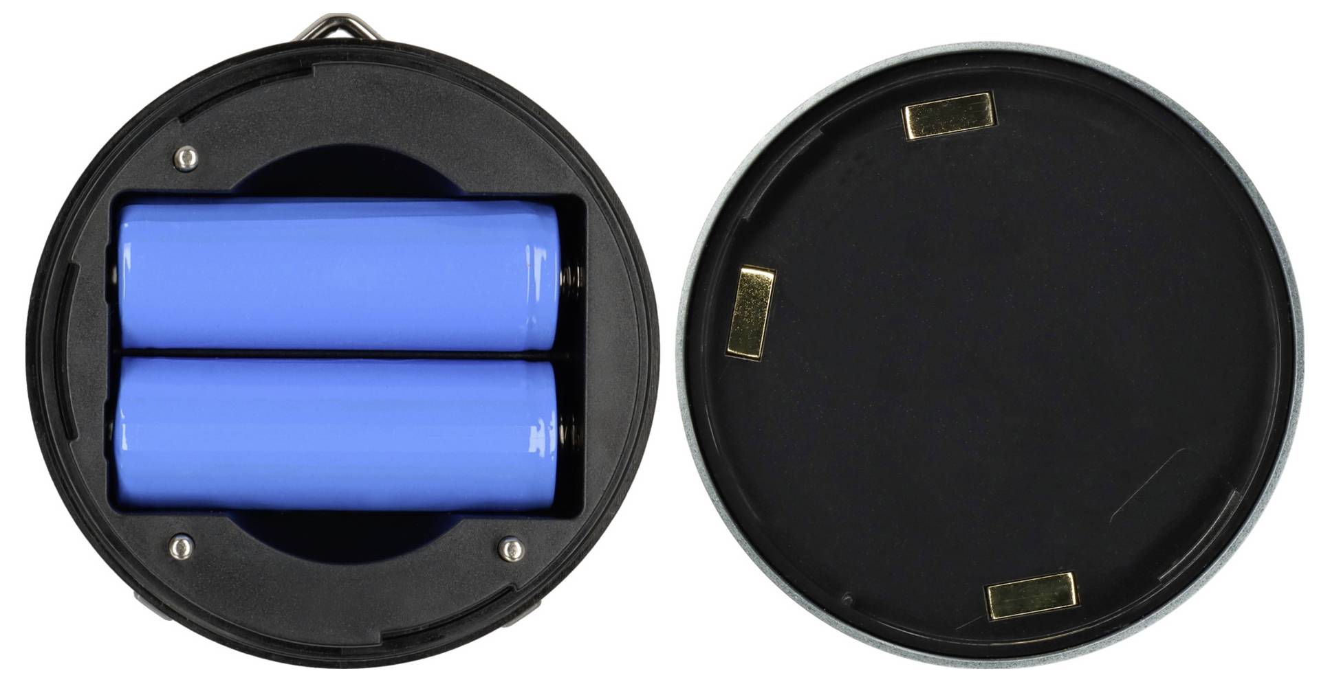 Offene schwarze Batteriegehäuse vorne und hinten gezeigt, mit zwei blauen zylindrischen Batterien in der linken Hälfte installiert.