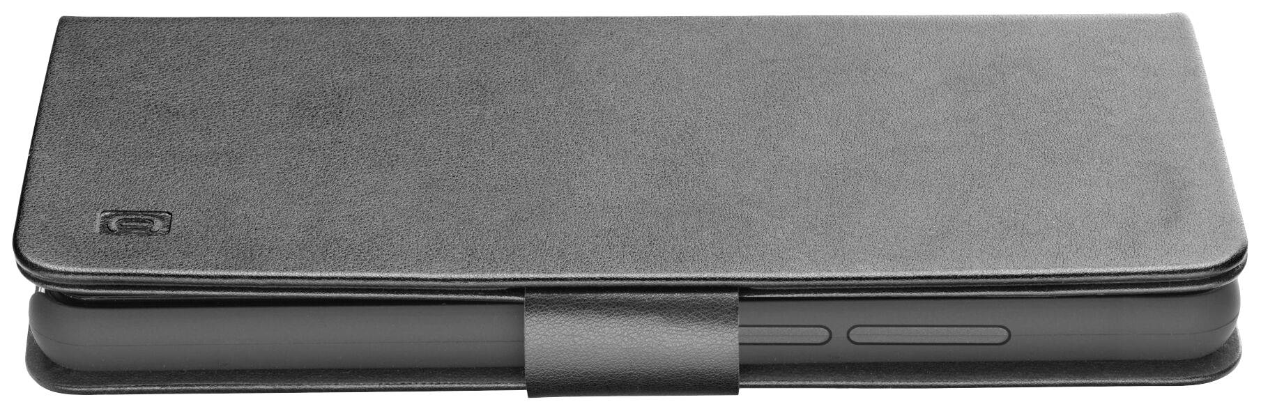 Geschlossene schwarze Handyhülle, aus Leder, liegt auf einer Fläche. Sie hat einen Verschluss auf der unteren Seite.