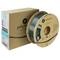 Eine Rolle graues PLA-Filament von Polymaker neben der Verpackung. Auf der Verpackung sind Produktdetails und Logos sichtbar.