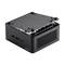 Ein kleiner, offener Mini-PC, Gehäuse zum Teil entfernt, zeigt Anschlüsse wie USB und Lüftungsgitter, silbernes Innenleben sichtbar.