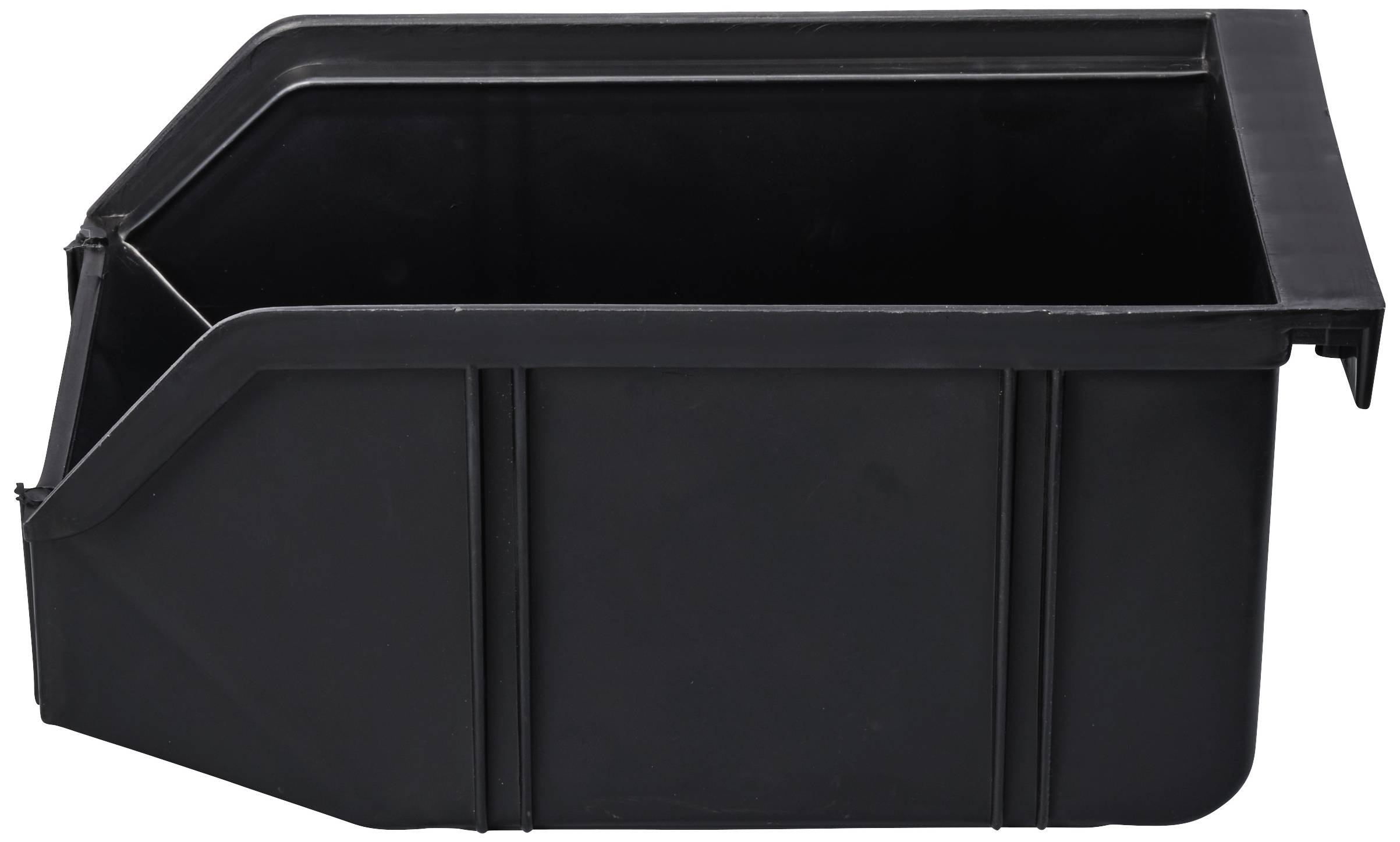 Schwarzer Kunststoffbehälter mit abgeschrägtem Rand und rechteckiger Grundform. Geeignet zum Lagern oder Organisieren kleinerer Gegenstände.