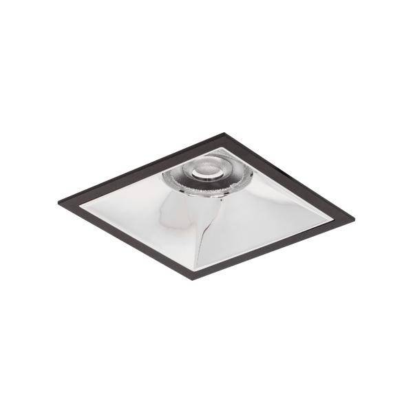 Einbau-Deckenstrahler mit quadratischem Rahmen und silbernem Reflektor.
