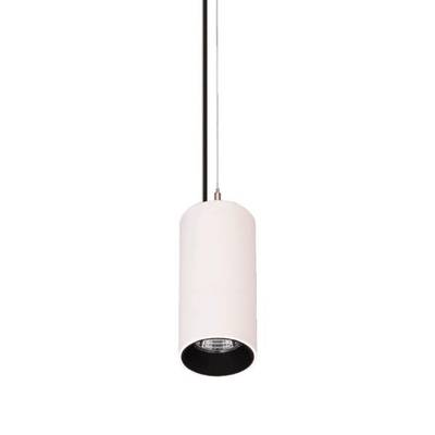 Hängelampe mit zylindrischem, weißem Schirm und schwarzem Kabel. Modernes Design, geeignet für Wohn- oder Esszimmer.