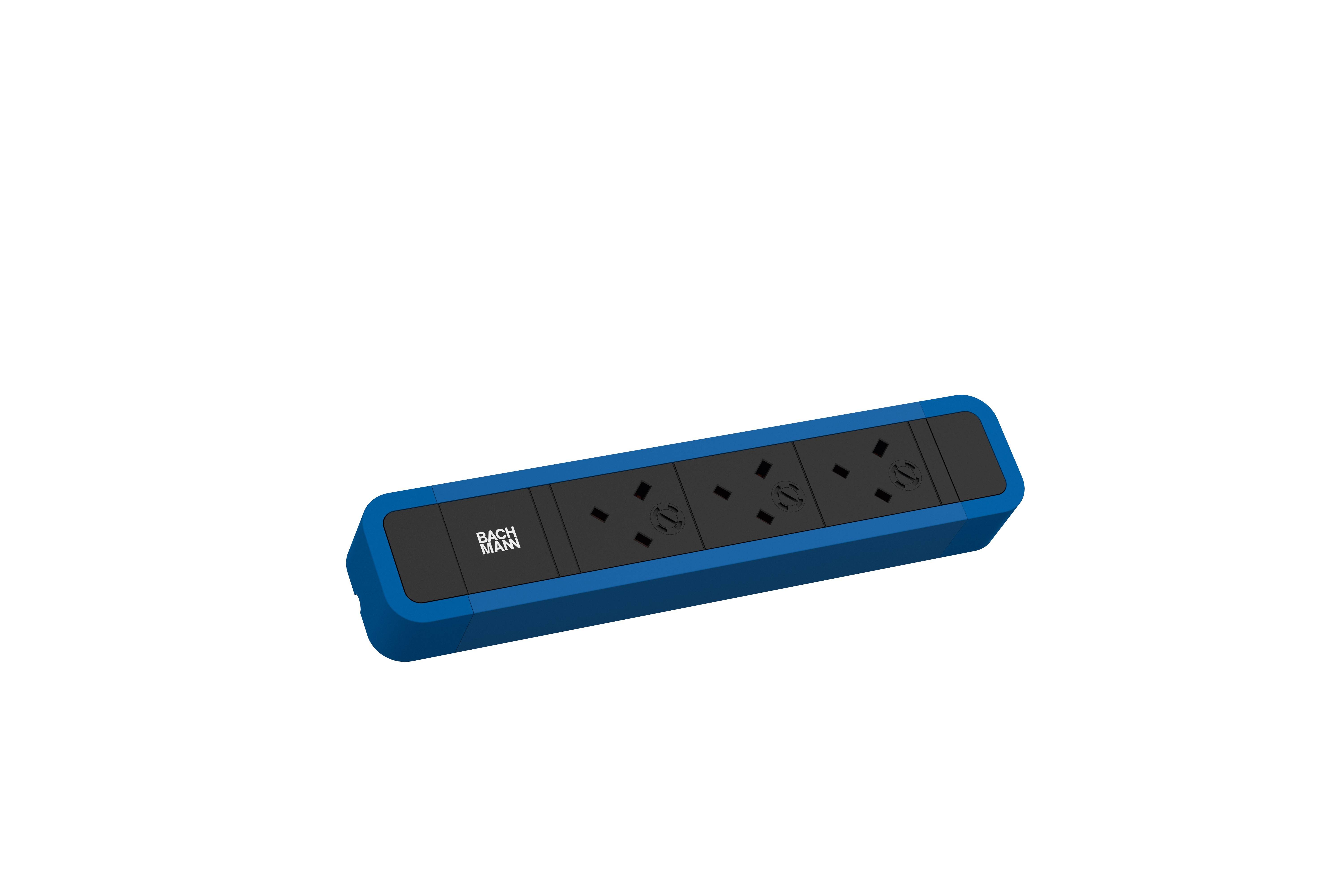 Eine blaue Steckdosenleiste mit vier Steckplätzen für australische Stecker, auf einem weißen Hintergrund abgebildet.