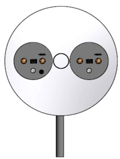 Zwei Rundsteckdosen auf weißem Hintergrund mit je zwei Kupferanschlüssen und einem schwarzen Punkt.