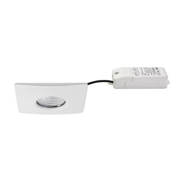 Ein eckiger LED-Downlight-Strahler mit einem angeschlossenen externen Treiber. Der Strahler ist weiß und für Einbauanwendungen geeignet.