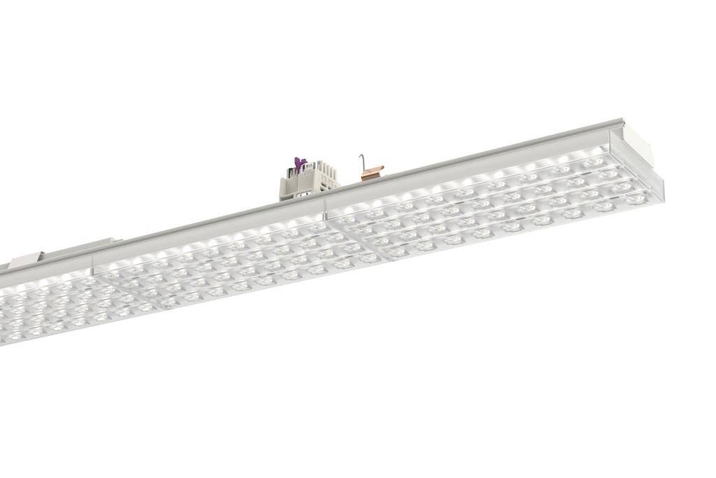 LED-Leuchte mit vielen kleinen Lichtern auf einer rechteckigen Platte, Hintergrund ist weiß.