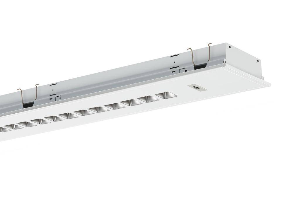 Weiße, längliche Deckenleuchte mit rechteckigen Kanten und mehreren kleinen Lichtöffnungen. Geeignet für moderne Innenräume.
