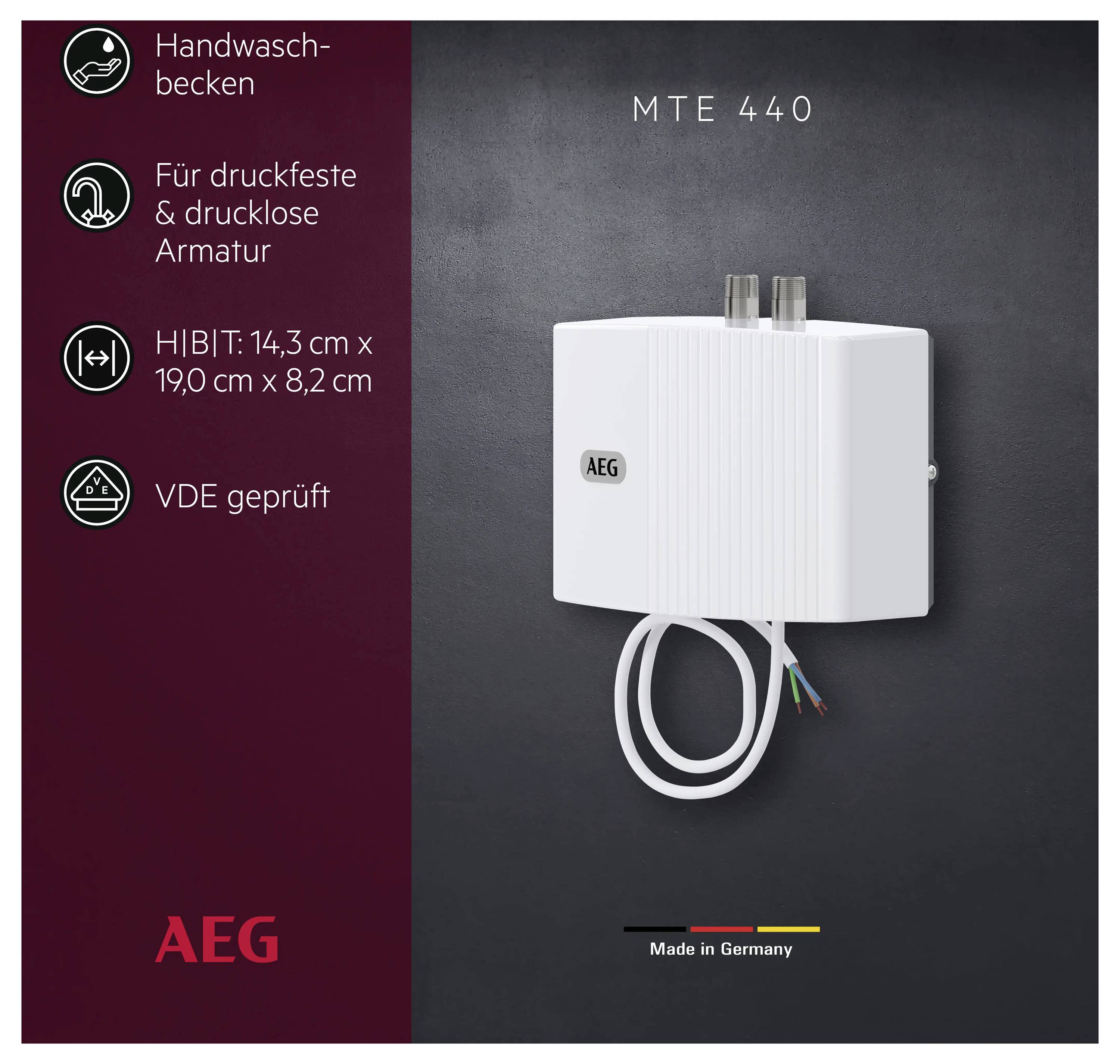 'AEG Durchlauferhitzer Modell MTE 440' an einer Wand. Links: Symbole für Handwaschbecken, drucklose Armatur, Maße und VDE-Prüfung.