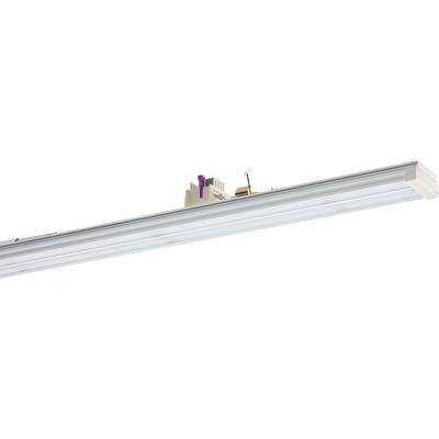 Ein langes, rechteckiges LED-Leuchtmittel mit metallischer Fassung und weißen Abdeckungen, geeignet für Deckenmontage in Innenräumen.