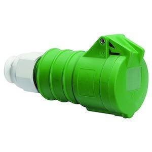 Grüner, zylindrischer Stecker mit Verschlusskappe und weißem Anschlussstück, für industrielle Anwendungen.