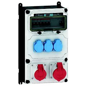 Elektrisches Verteilerkasten mit mehreren blauen und roten Steckdosen, die für unterschiedliche Stromstärken geeignet sind.