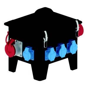 Schwarzer Baustromverteiler mit blauen und roten Steckdosen, verwendet zum Verteilen von elektrischem Strom auf Baustellen.