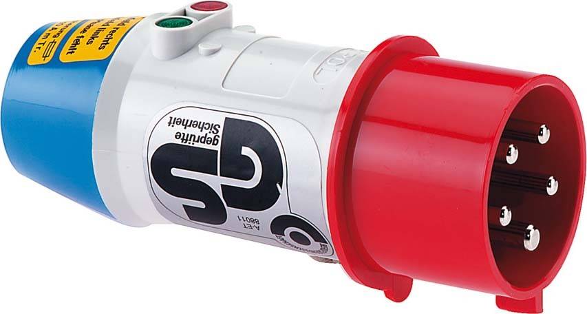 Ein roter, ziehbarer CEE-Stecker mit fünf Metallstiften und Aufklebern auf dem weißen Gehäuse, einschließlich einer CS-Kennzeichnung.