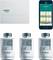 Ein Set aus einer Steuereinheit, einem Smartphone mit Temperatur-App und drei Heizkörperthermostaten von Vaillant, die 21°C anzeigen.