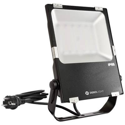 Ein schwarzer LED-Strahler mit IP65-Schutzklasse, geeignet für den Außenbereich. Anschlusskabel und Halterung sind sichtbar.