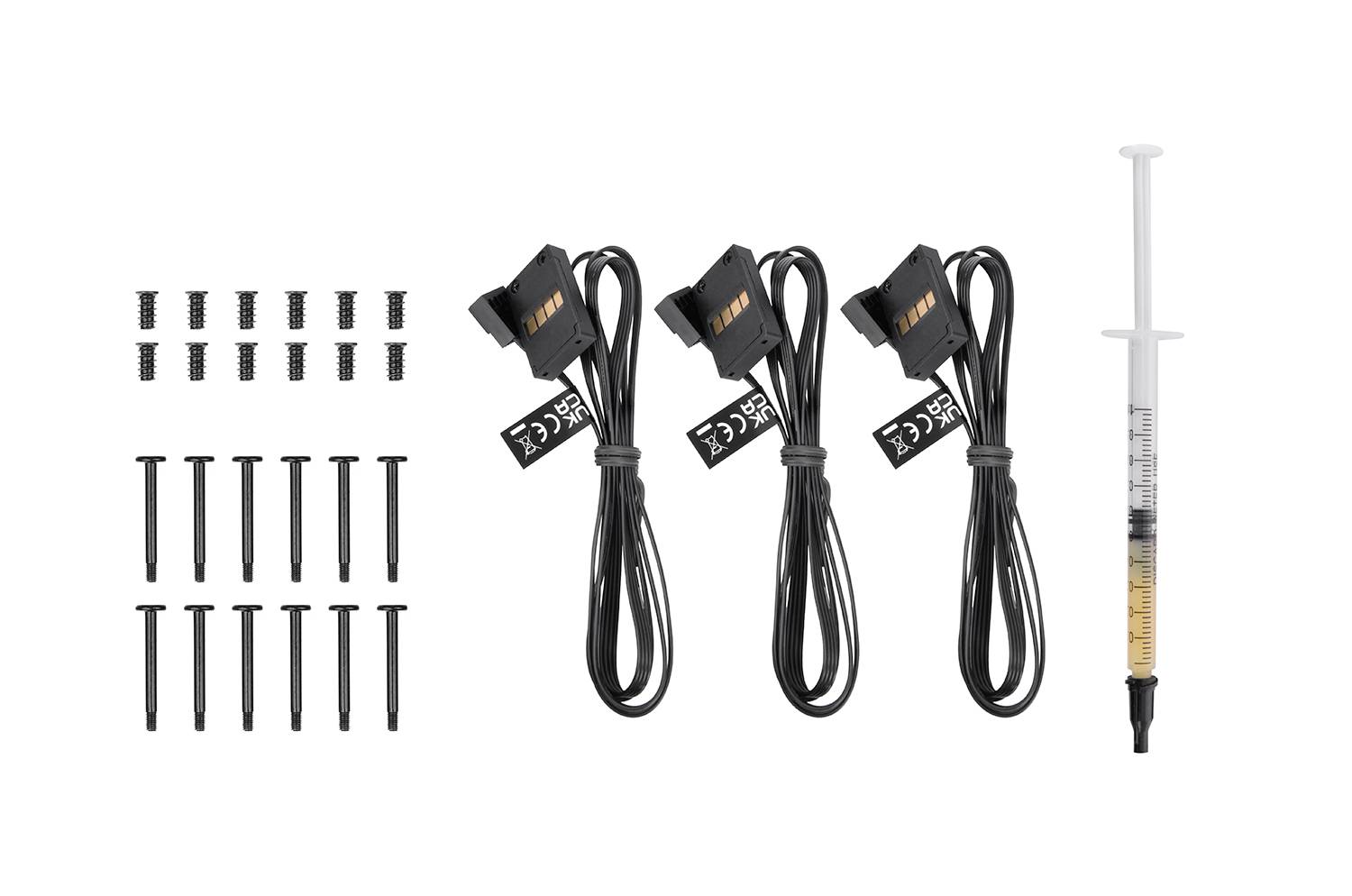 'Bild zeigt drei SATA-Kabel, eine Spritze mit Kühlpaste, und Schrauben. Zubehör für Computer-Kühlung und Bau.'