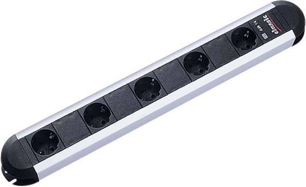 Sechsfache Steckdosenleiste in Schwarz und Silber, geeignet für mehrere elektrische Geräteanschlüsse.