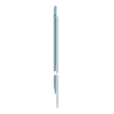 Ein langer, dünner Metallstab mit einem abgeschrägten Ende und einem versteiften Zwischenstück, das Stabilität für den Aufbau bietet.