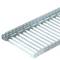 Ein horizontal ausgerichteter, perforierter Kabelträger aus Metall, geeignet für industrielle Anwendungen und Kabelmanagement.