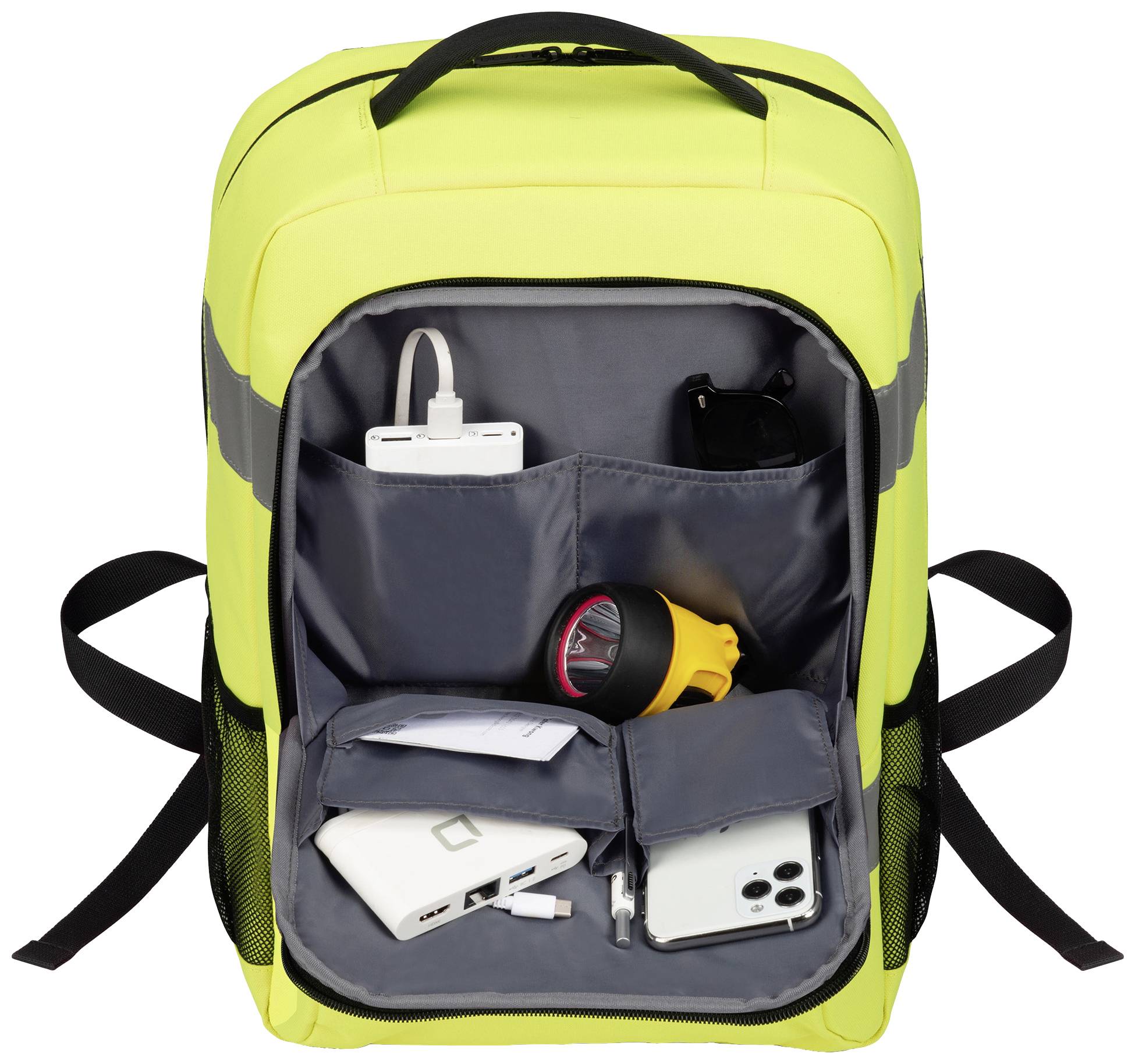 Ein geöffneter, gelber Rucksack zeigt verschiedene Fächer mit einem Smartphone, einer Powerbank, einer Taschenlampe und Kabeln.