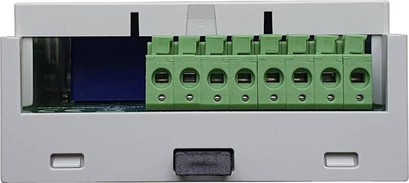 Ein weißes elektronisches Gerätegehäuse mit grünen Anschlussklemmen sichtbar auf der Vorderseite für Verkabelungsverbindungen.