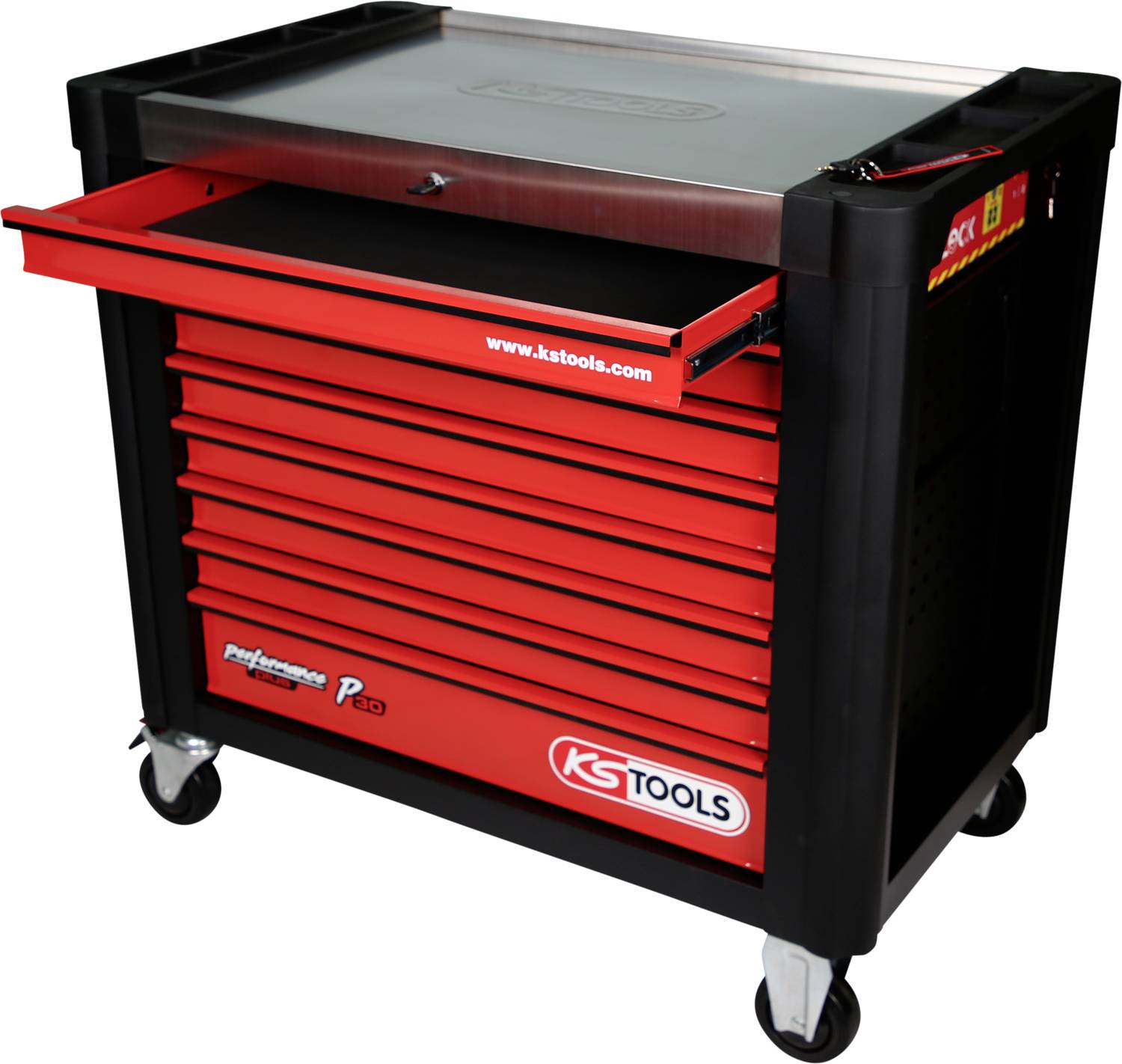 Ein roter Werkzeugwagen mit mehreren Schubladen, eine ist geöffnet. Oben auf dem Wagen ist eine Metallplatte. Rollen sind unten befestigt.