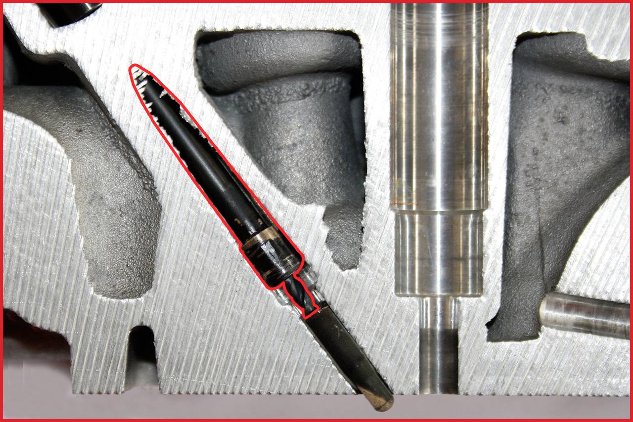 Querschnitt einer Metallstruktur mit sichtbarem Teil eines integrierten Bauteils. Zeigt technische Details der Bauweise.