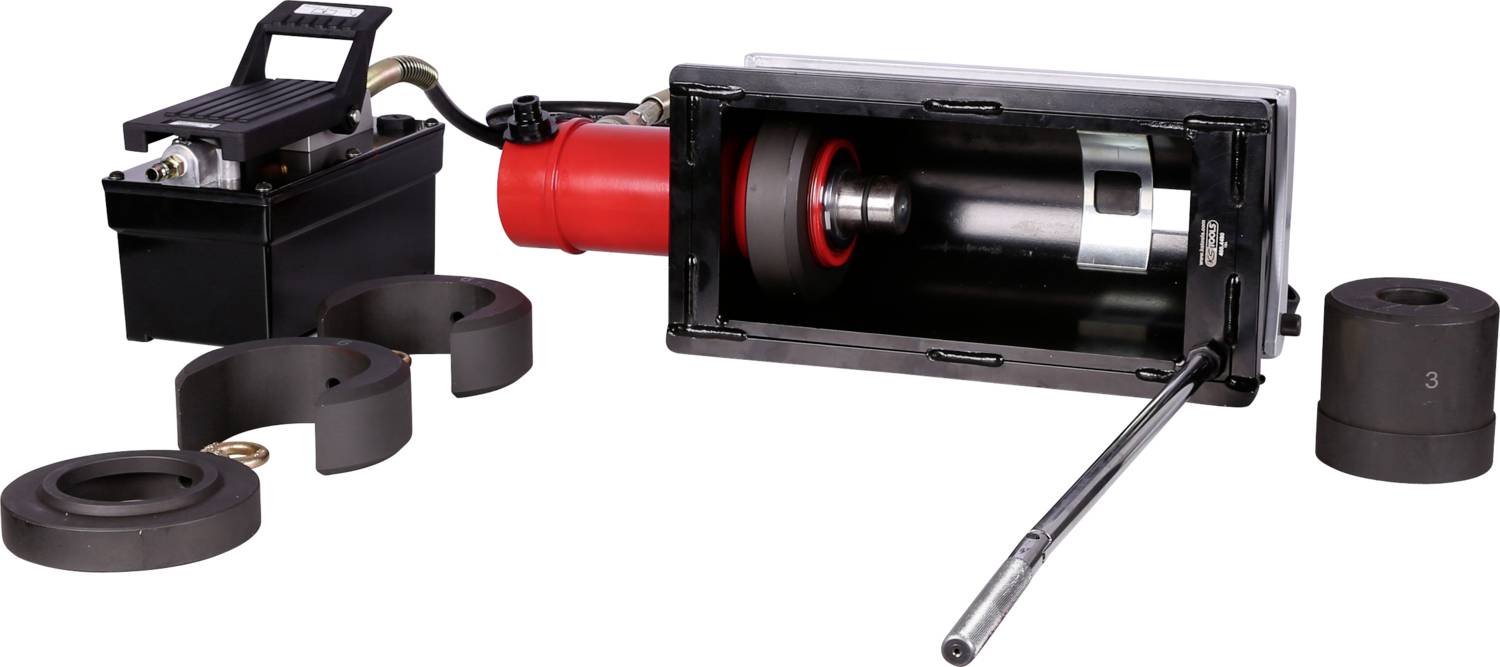 Hydraulisches Werkzeug-Set zum Pressen und Crimpen von Kabeln, mit verschiedenen austauschbaren Matrizen und einem Handhebel.
