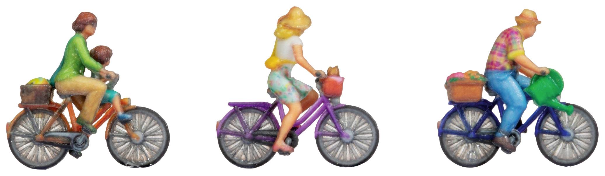 Drei Miniaturfiguren auf Fahrrädern: Eine Frau mit Kind rechts, eine Frau mit Hut in der Mitte, ein Mann mit Warenkorb links. Alle fahren nach rechts.