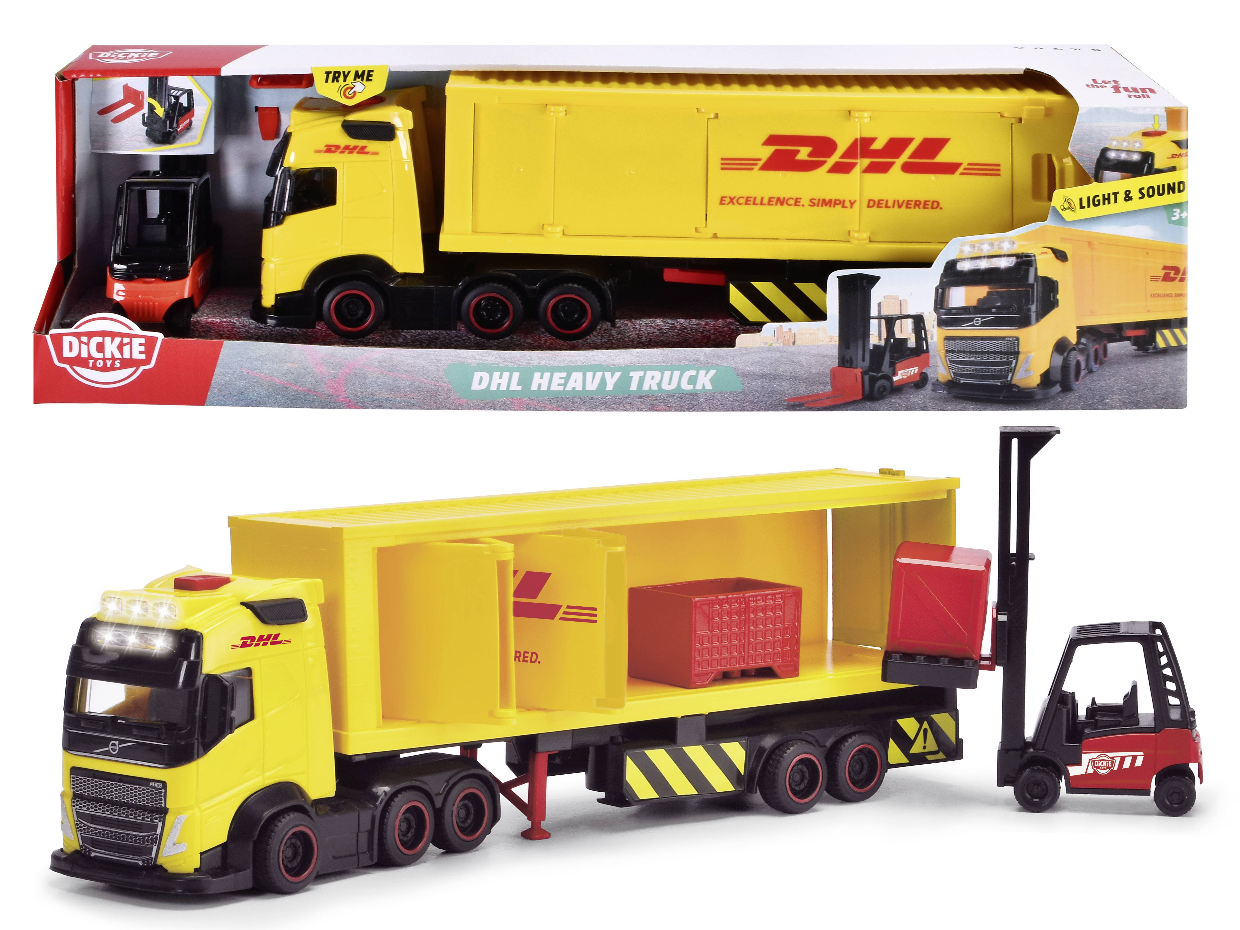 Spielzeuglastwagen und Gabelstapler-Set mit DHL-Branding in gelb und rot. Lastwagen hat Container und öffnende Seitenklappe. Verpackung mit Logos.