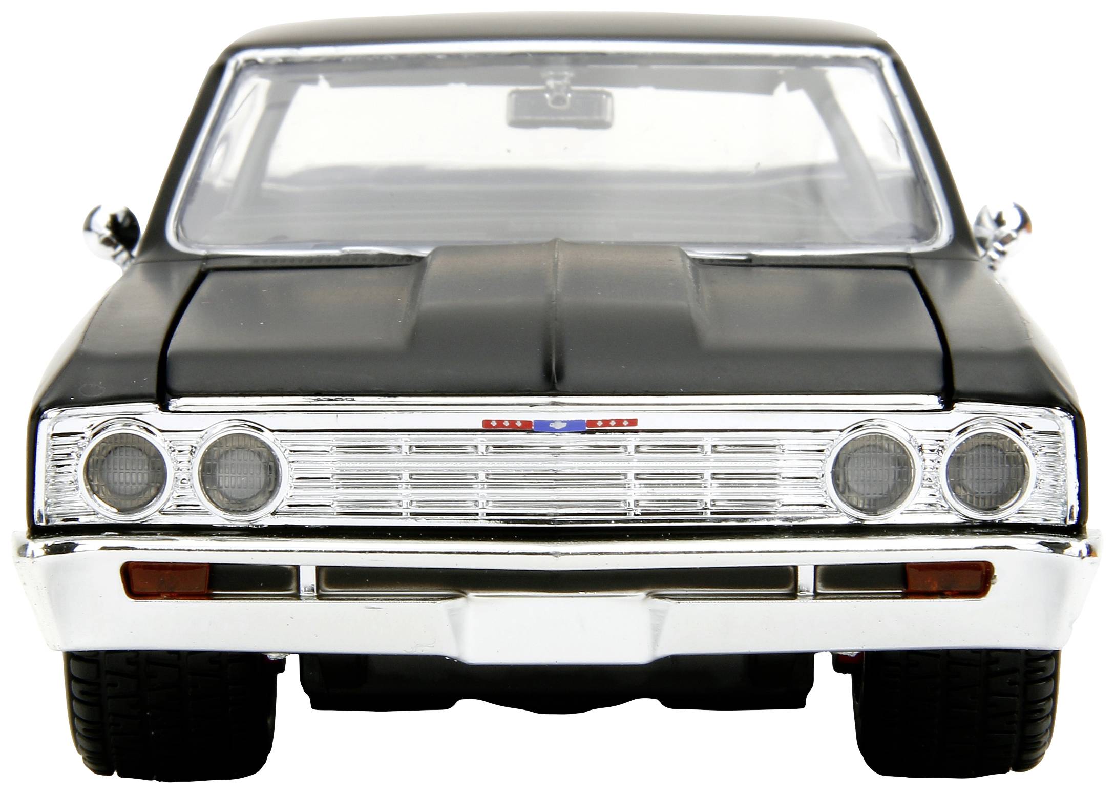 Schwarzes Modellauto, klassische Limousine von vorne, zeigt Karosseriedetails und Scheinwerfer, auf weißem Hintergrund.