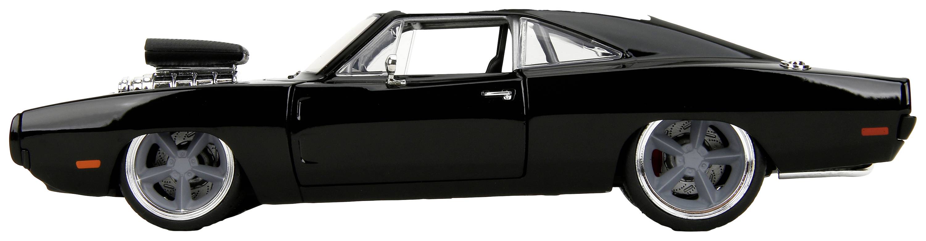 Ein schwarzes, sportliches Auto im Profil, mit auffälligem Motor, tiefgelegtem Fahrwerk und polierten Felgen.