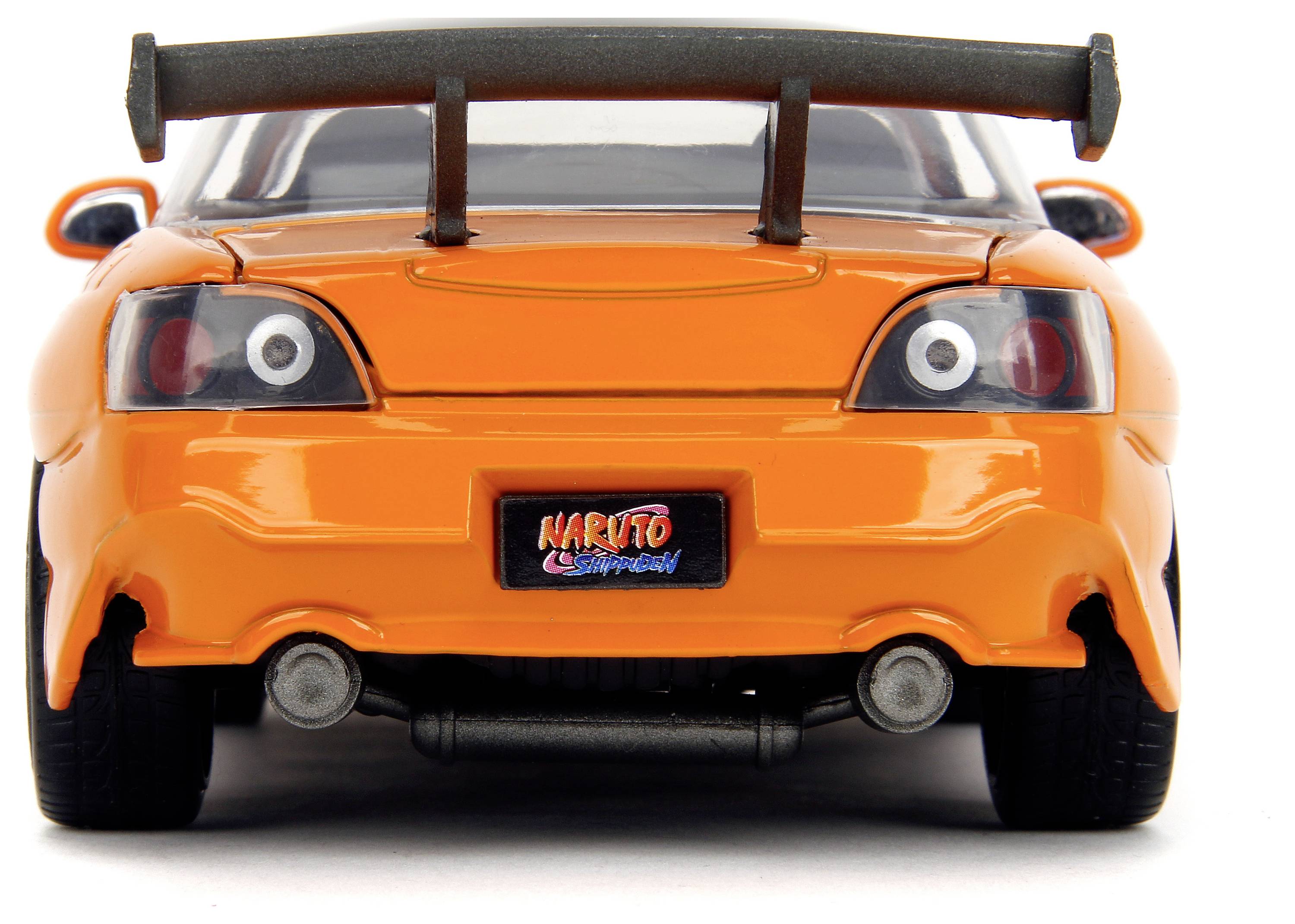 Ein orangefarbenes Auto von hinten, mit großem Heckspoiler. Auf dem Nummernschild steht 'Naruto'.
