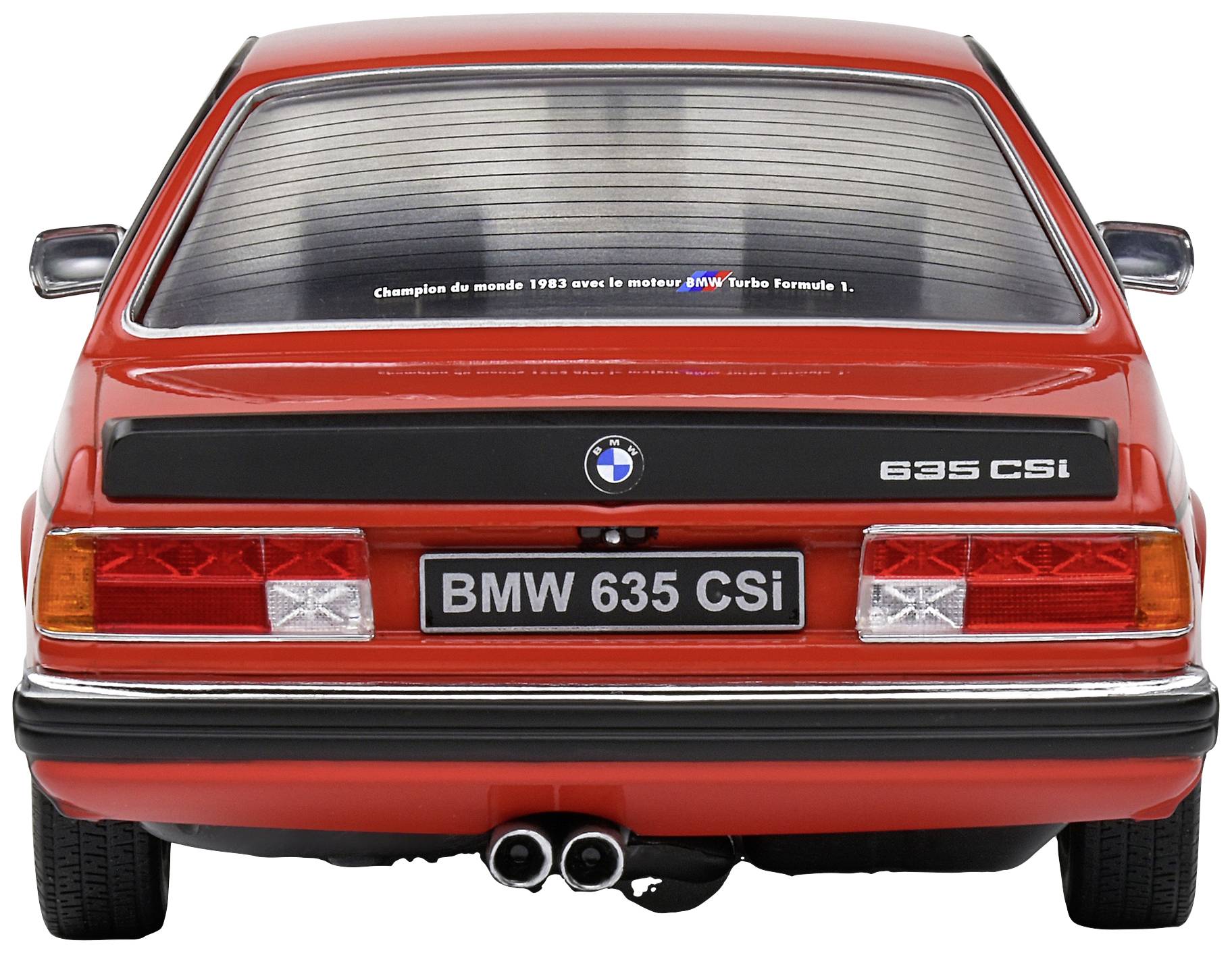 Rückansicht eines roten BMW 635 CSi mit markantem Rücklichtdesign und mittig platziertem Auspuff.