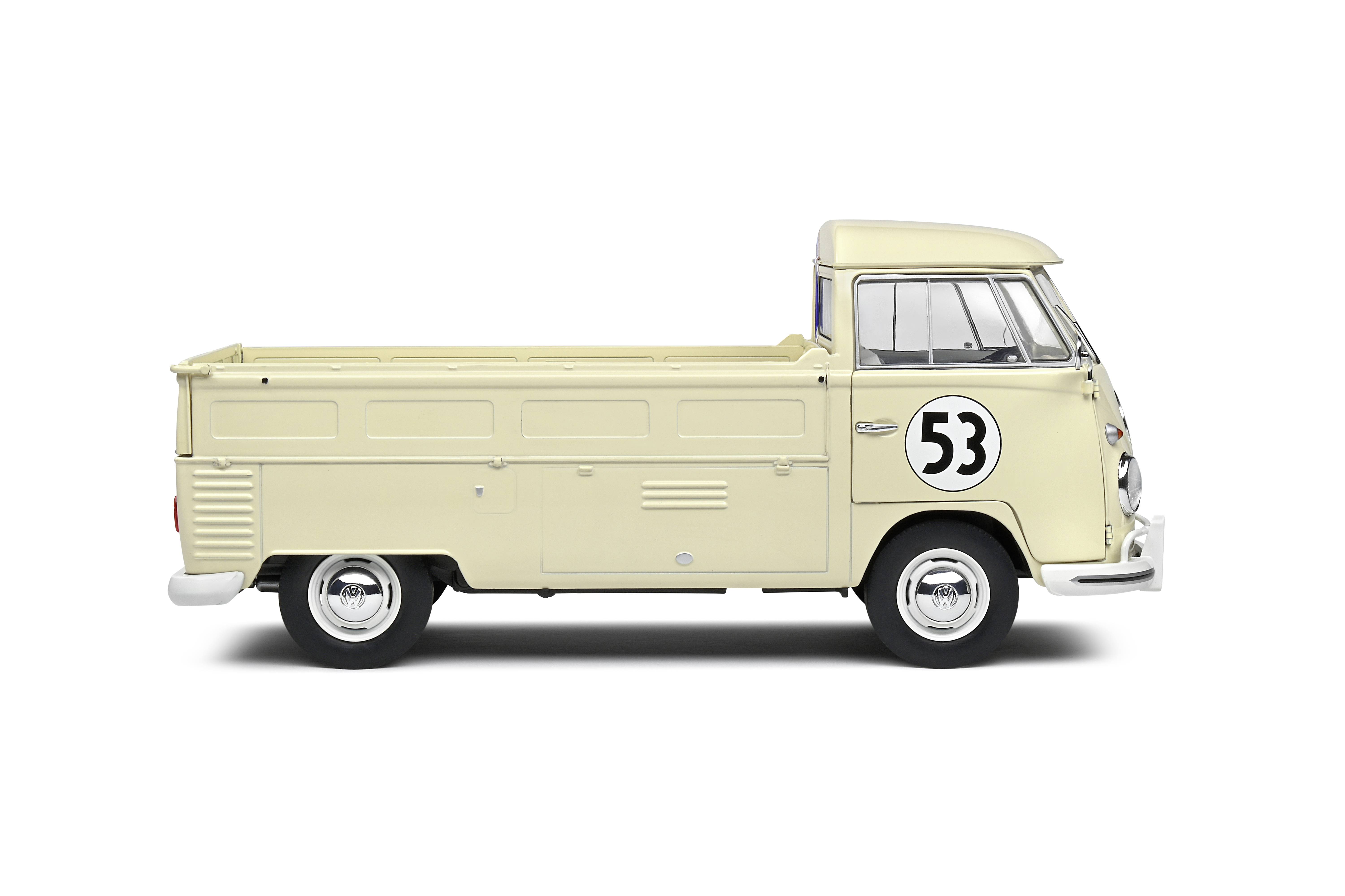 Beiger Vintage-Pickup-Truck von der Seite betrachtet, mit der Nummer '53' auf der Tür.